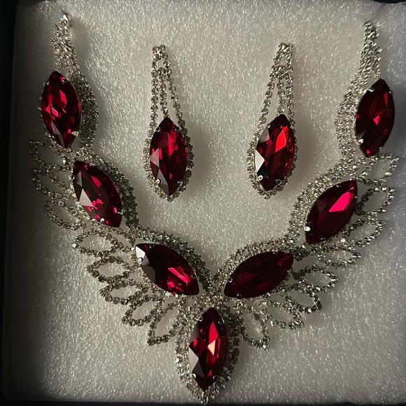 Beautiful Silver & Ruby Gemstone Necklace & Earring Set - Picture 3 of 6